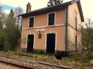 Бывшая станция преобразована в комфортабельный жилой дом