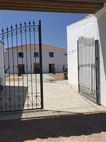 Spaniolă Cortijo în Extremadura