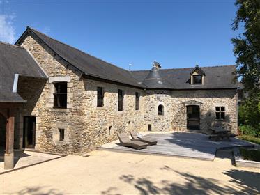 Реновиран очарователен дом в Бретан