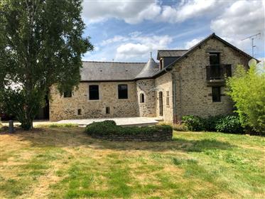 Реновиран очарователен дом в Бретан