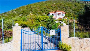Krásná vila poblíž ostrova Lefkada