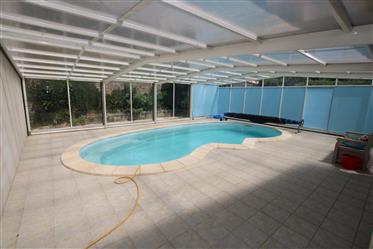 2 casas: 5-bedroom: 3-Bedroom Plus pool with telescópica Cover: 3 garagens