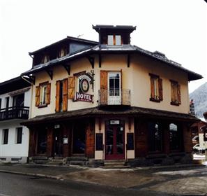 Residencia de 17 habitaciones con vista al Mont Blanc, Bar y Restaurante, Oficina, Espacio de Almac