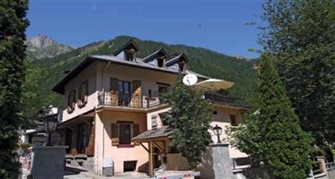 17-Rooms Residence with Mont Blanc pogled, bar i restoran, ured, prostor za pohranu i Stuff Roo