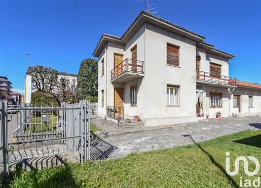 Vendita Casa indipendente / Villa 270 m² - 4 camere - Cantù