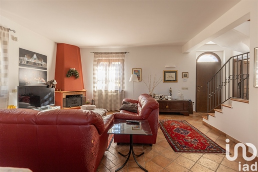 Detached house / Villa 255 m² - 4 bedrooms - Macerata
