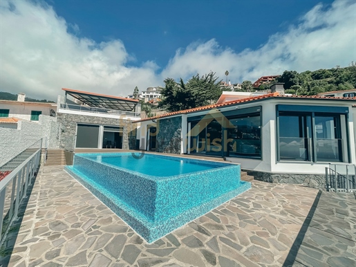 ¡Ya conoces esta fabulosa villa suite T4 (4 cuartos) de lujo en Funchal que se centra en el diseño y