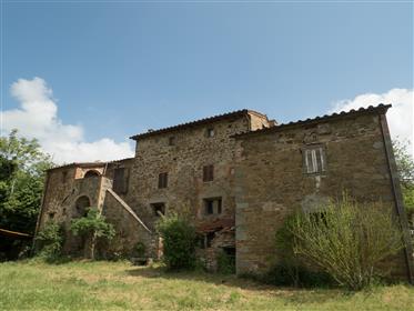 Old Farmhouse in greenery with he greatest view on the Lake Trasimeno.