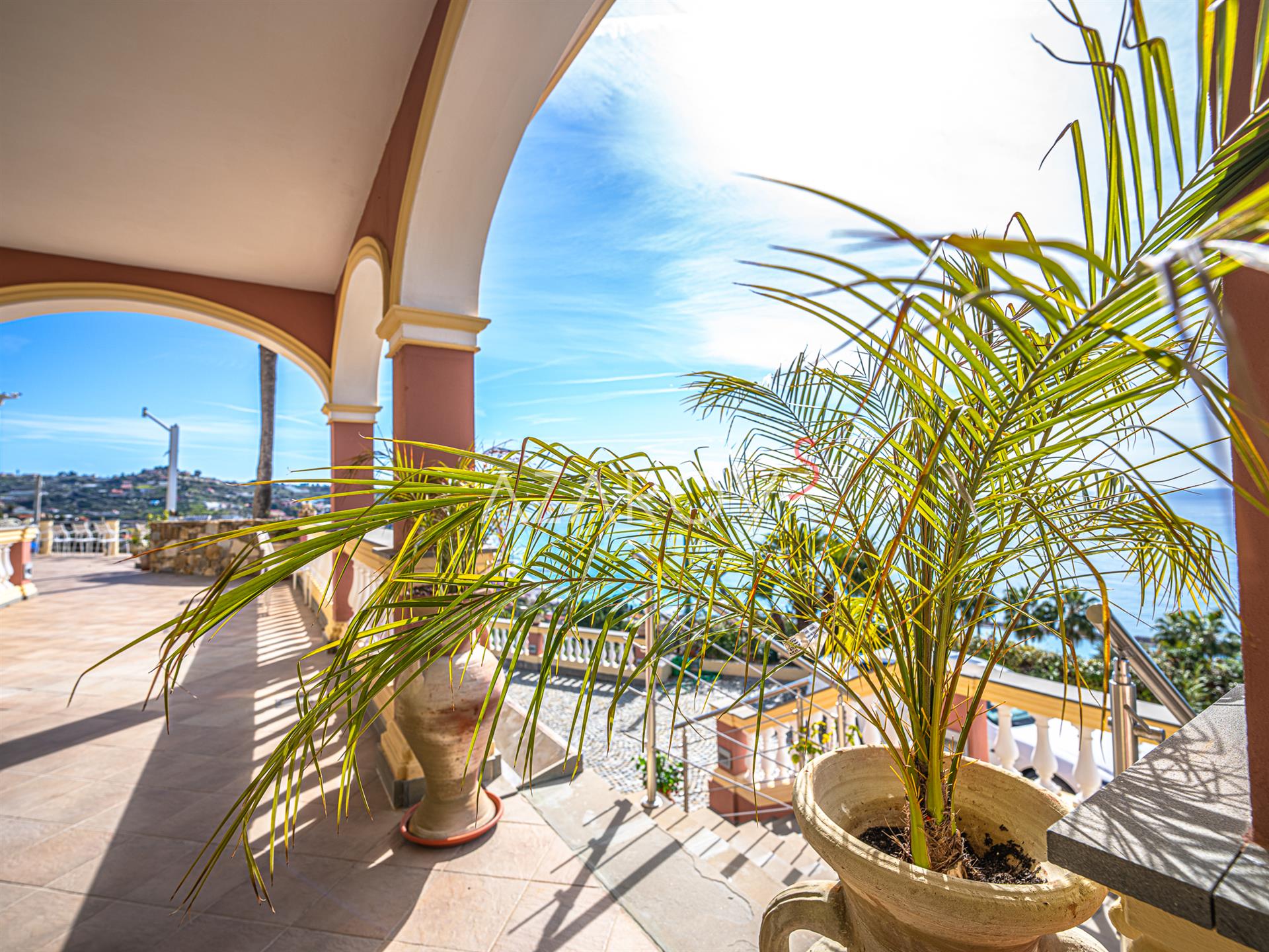 Villa for sale in Ospedaletti