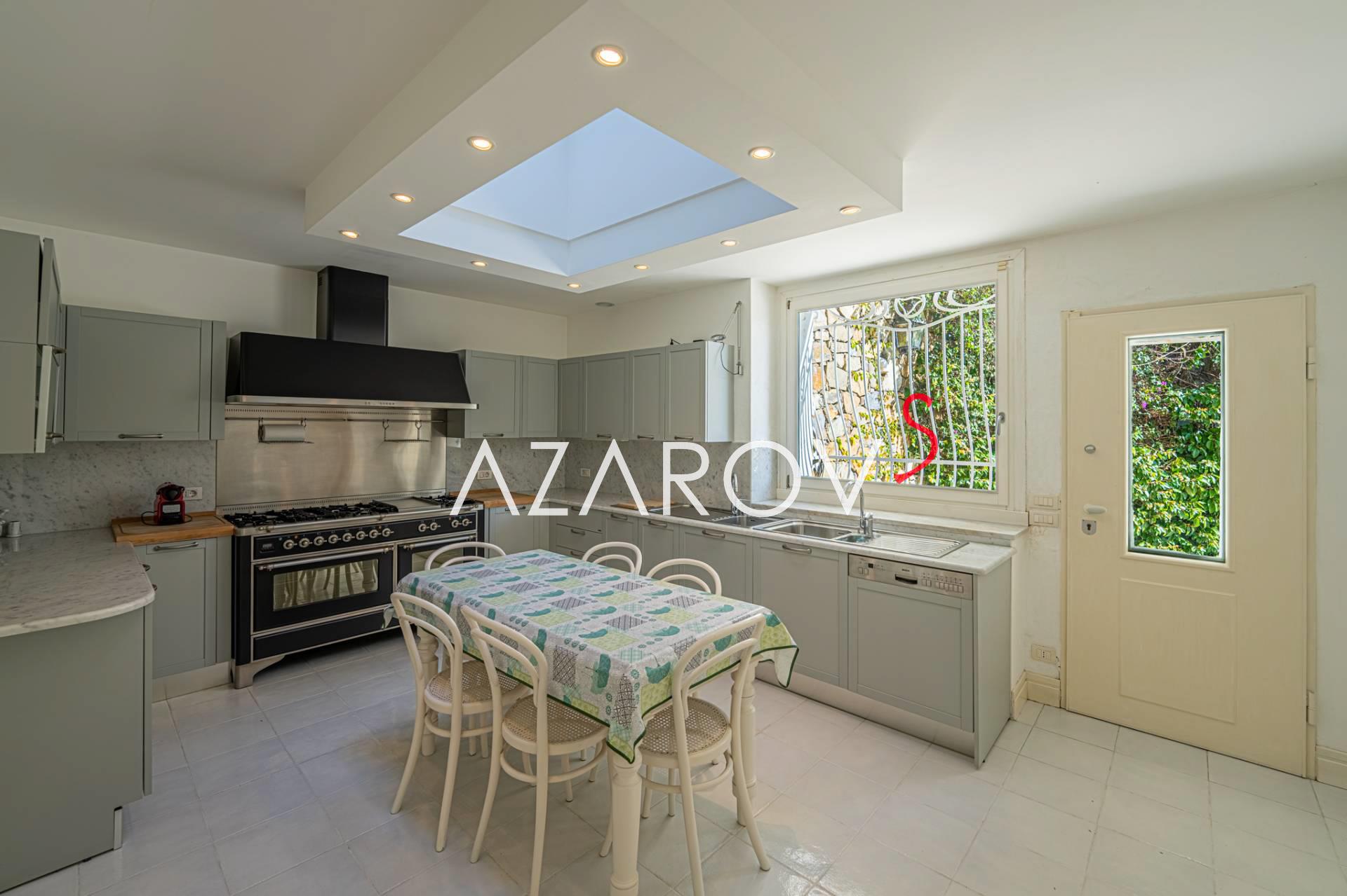 Villa for sale with pool in Ospedaletti