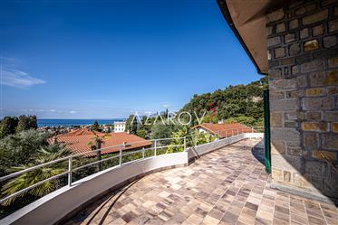 Villa à Bordighera avec vue sur la mer et Monaco