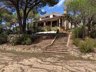 Rustic house with sea views, 45' from Barcelona