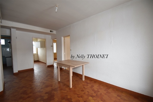 Dept.63. Besse Et Saint Anastaise, Apartment on the 2nd floor without elevator, T3 with balcony