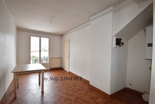 Dept.63. Besse Et Saint Anastaise, Apartment on the 2nd floor without elevator, T3 with balcony