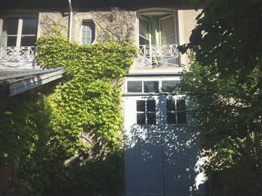 Vila única da cidade em Arbois (Jura)