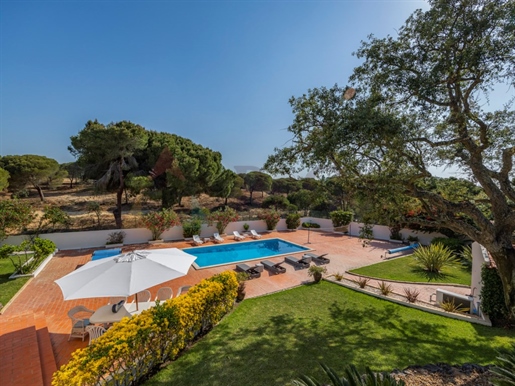 Traditional villa in secluded location next to Quinta do Lago