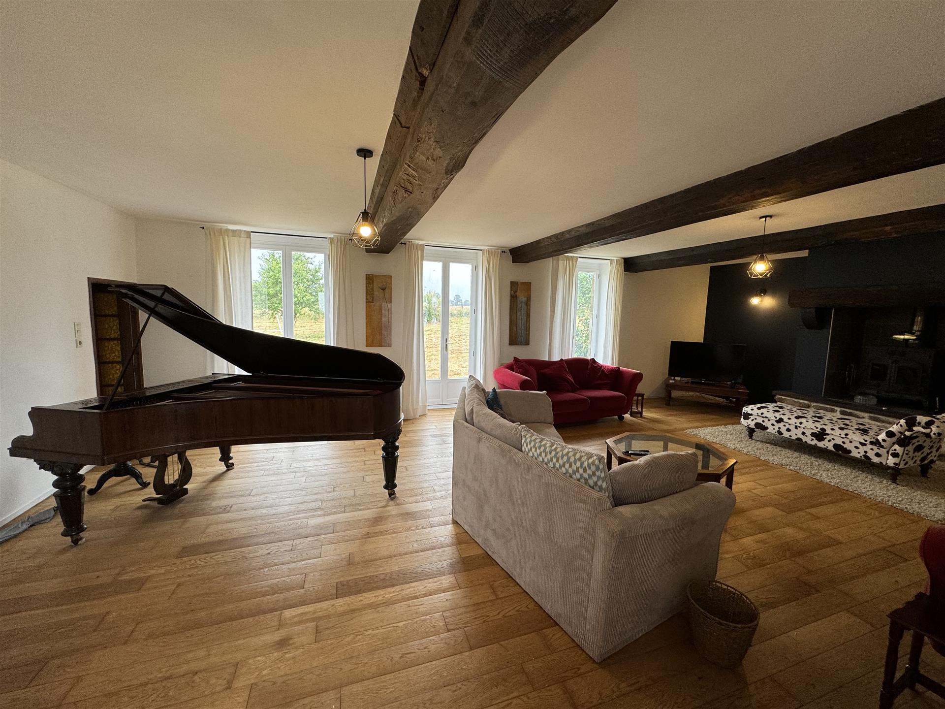 Beautifully modernized French longère with Swimming Pool 