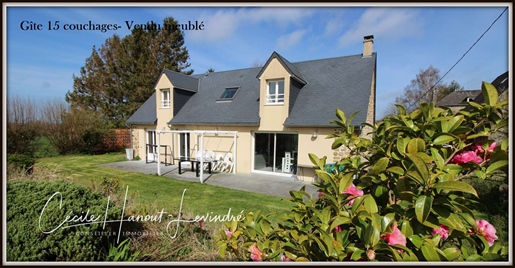 Vire - 2Km from the city centre. Real estate complex: House + Gîte + Stone outbuilding. Land: 5280 m