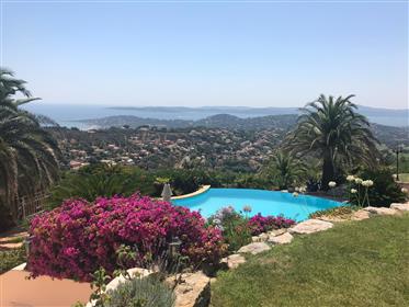 Exclusive villa on golf course with spectacular sea views