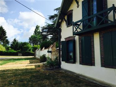 Μονοκατοικία προς πώληση στο χωριό βόρεια Βουργουνδία Dixmont France