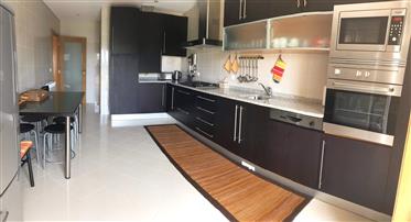 Apartamento Luxo T3 | Praia da Barra | 188 m² | 2 Casas de banho | Garagem fechada.