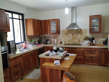 Lovely home, spacious rooms, 300Sqm, must see!!!