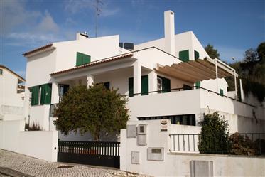 Two-storey villa with 5 bedrooms and pool fantastic view over the Tagus