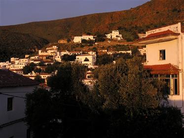 2 hus med unik sjarm i idylliske fjellandsbyen