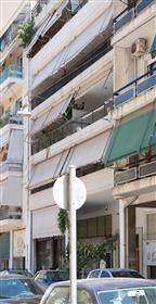 Cómodo, amplio apartamento en el centro de Atenas