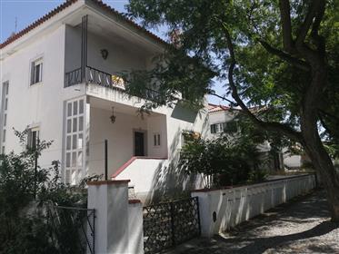 Casa unifamiliar – Av. D. Leonor Fernandes