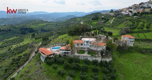 Complexe de 834144 suites à vendre à Agios Myronas Heraklion 582,87 m², €2,200,000
