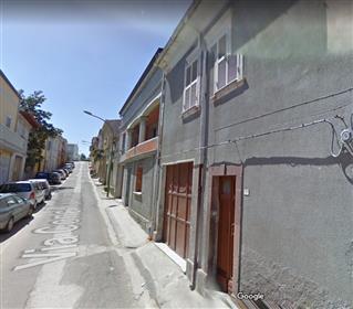 2 príbehy mestský dom v obci Sardegna, 30 min od pláží