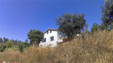 منزل ريفي حديث ومجهز بالبالكامل للبيع بالقرب من قرية في وسط البرتغال