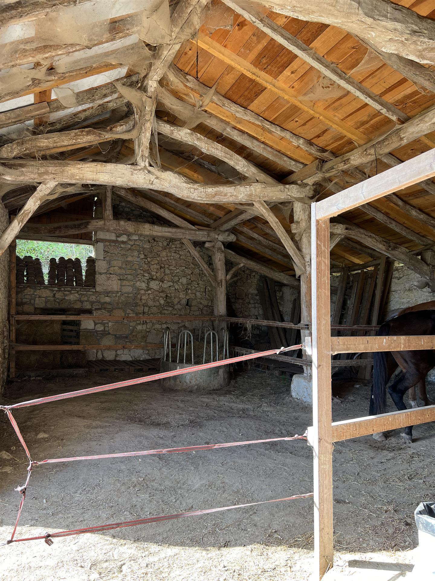 Casa bonita com dependências e instalações equestres abrangentes em 14ha dept 47/82 pensionistas S