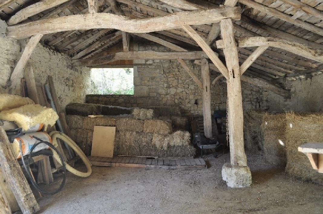 Casa bonita com dependências e instalações equestres abrangentes em 14ha dept 47/82 pensionistas S