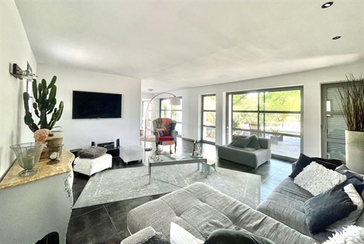 Fréjus - Villa contemporaine 223m2 dans domaine privé résidentiel + annexes studio & garage