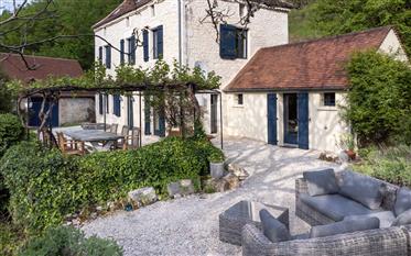 Carlux: Restored stone property 200m2 with gite on 7.2 hectares. Swimming pool.