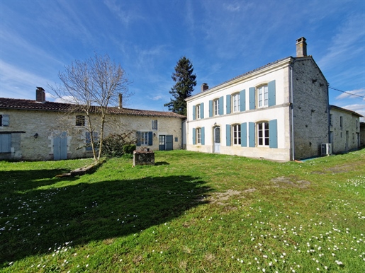 Dpt Charente Maritime (17), zu verkaufen in der Nähe von Saintes Haus P8 von 290 m² - Grundstück vo