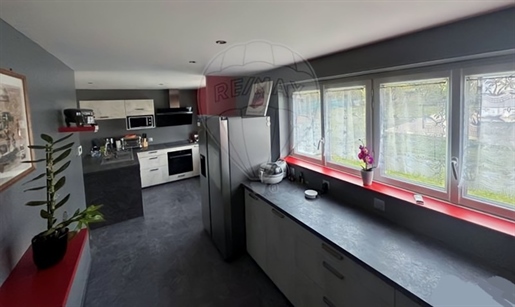 Dpt Vosges (88), zu verkaufen in der Nähe von Châtenois - T4-Haus mit 2 Garagen auf einem 770 m2 gro