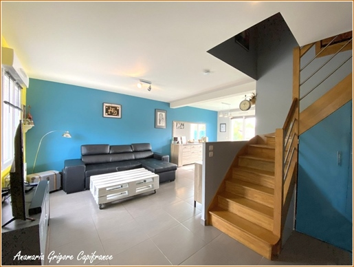 Champrond En Gatine Contemporary house (2012), 4 bedrooms, 600 m² of land