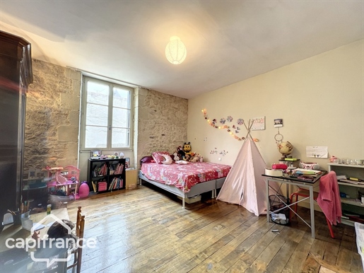 Dpt Deux Sèvres (79), à vendre Thouars maison P6 de 143 m² - Terrain de 236,00 m²