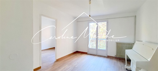 For Sale in Aix en Provence - Apartment T3 of 56m² + loggia and cellar