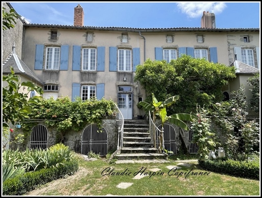 Dpt (79), à vendre Parthenay : maison de caractère P8 de 260 m² - 5 ch dont suite parentale - Terrai