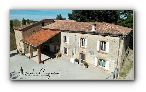 Dpt Tarn (81), for sale Renovated farmhouse of approximately 192 m² on land of 7121 m² with outbuild