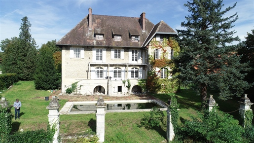Dpt Aisne (02), Proche Soissons à vendre propriété de 354 m2 habitables sur son terrain clos et arbo