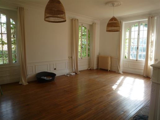 Dpt Aisne (02), Near Soissons for sale property of 354 m2 of living space on its enclosed and wooded