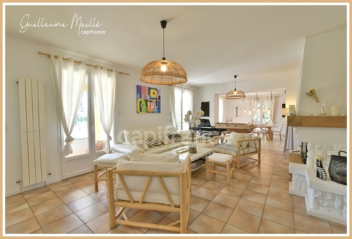 Dpt Hérault (34), for sale Roujan house P7 of 167 m² with swimming pool, garage on a plot of 1,923.0