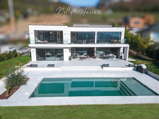 Dpt Savoie (73), à vendre Saint Alban Leysse Villa d'architecte de 500 m² avec piscine, Spa, 12 pièc