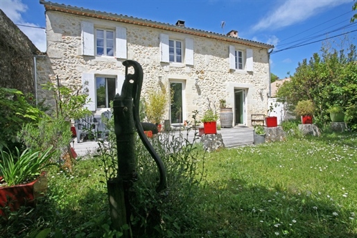 Dpt Gironde (33), Stone family house 7 rooms 213 m²