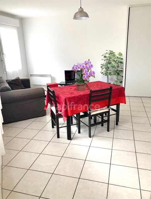 Downtown MONTIVILLIERS apartment T2 year 2000 with elevator and collective garden Ideal inv